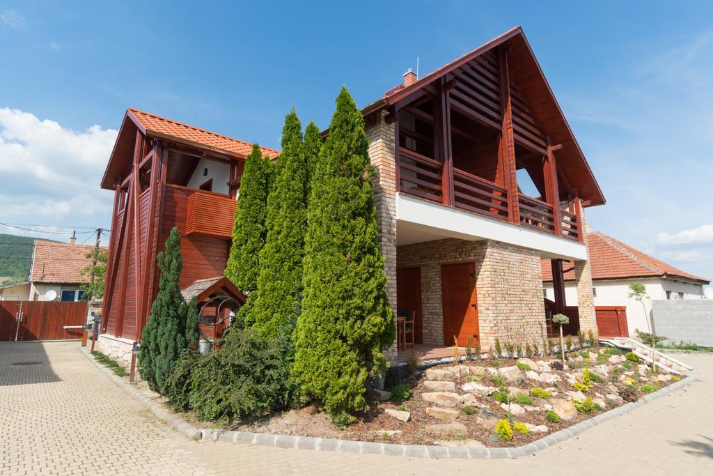 Magita Hotel Basko Exterior foto