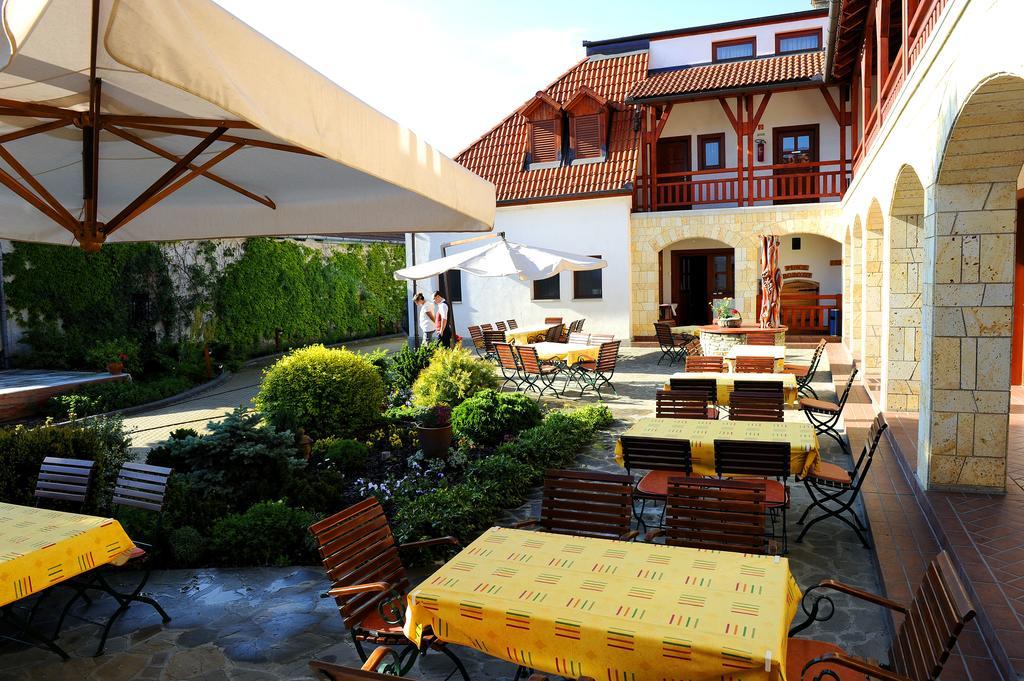 Magita Hotel Basko Exterior foto