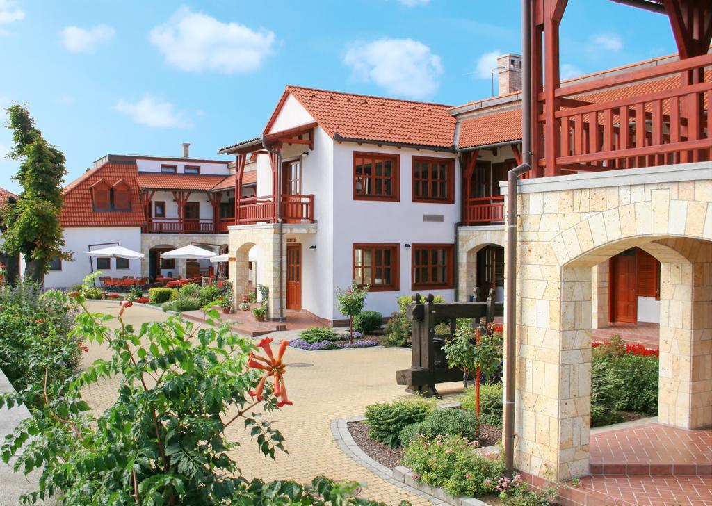 Magita Hotel Basko Exterior foto
