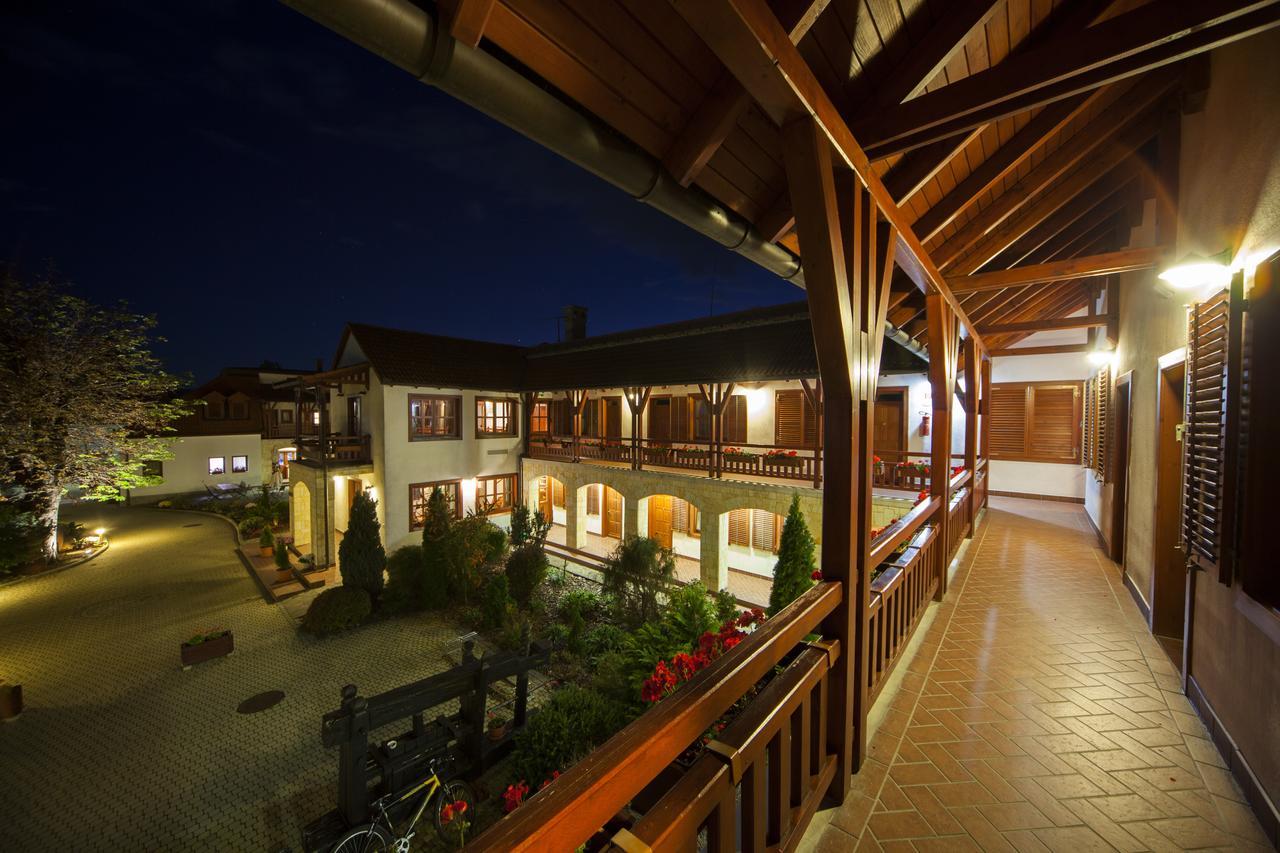 Magita Hotel Basko Exterior foto
