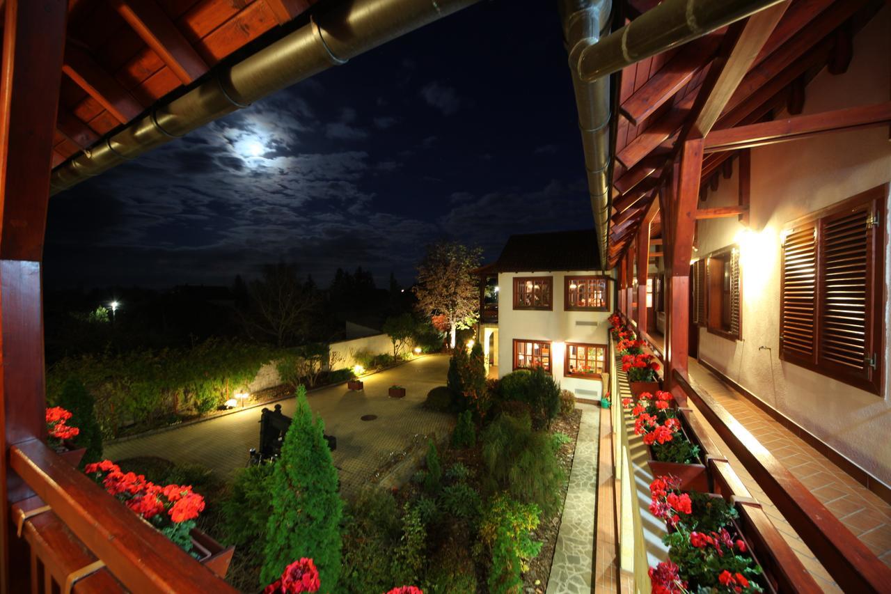 Magita Hotel Basko Exterior foto