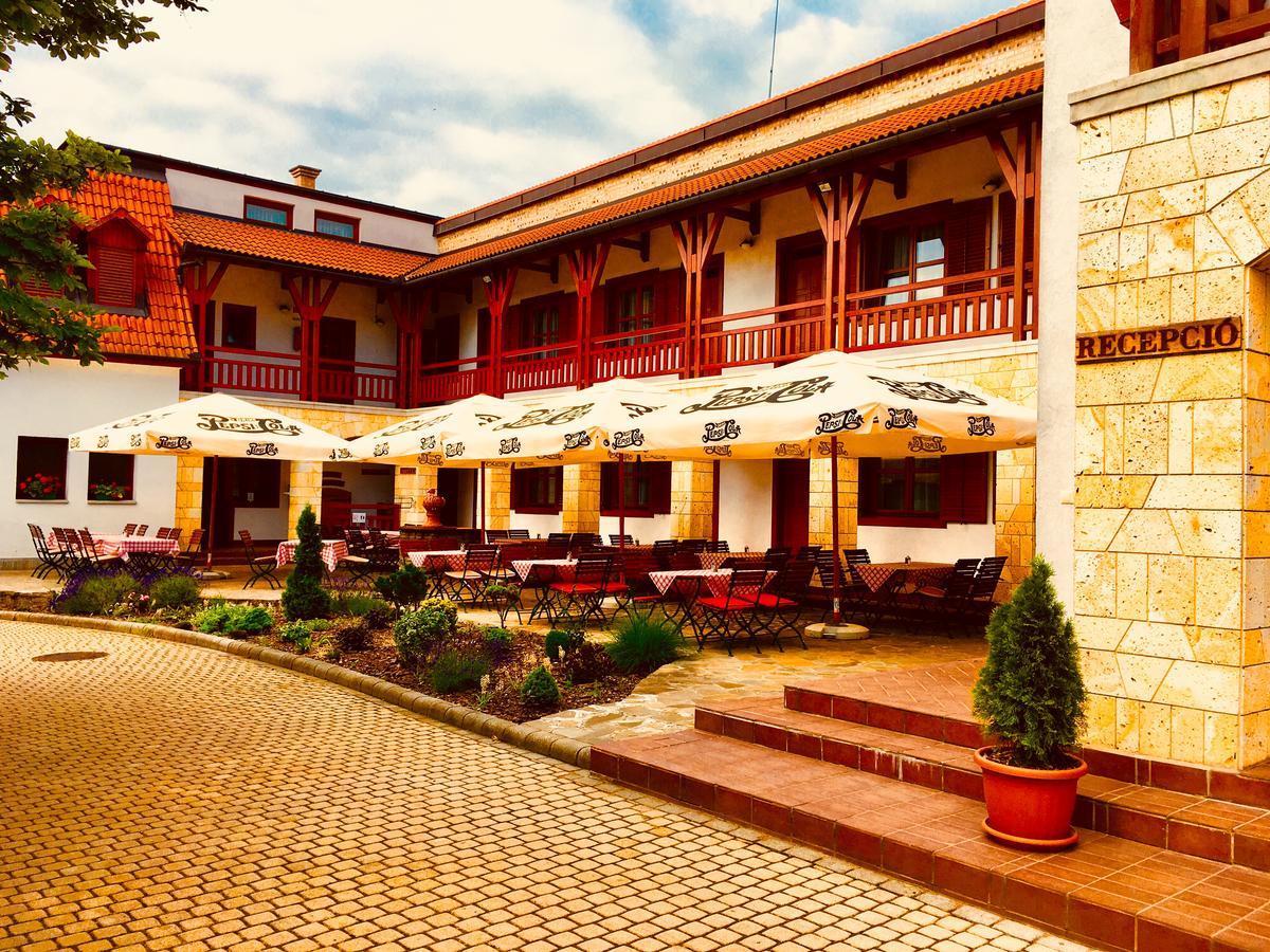 Magita Hotel Basko Exterior foto