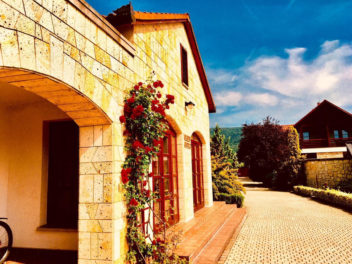 Magita Hotel Basko Exterior foto